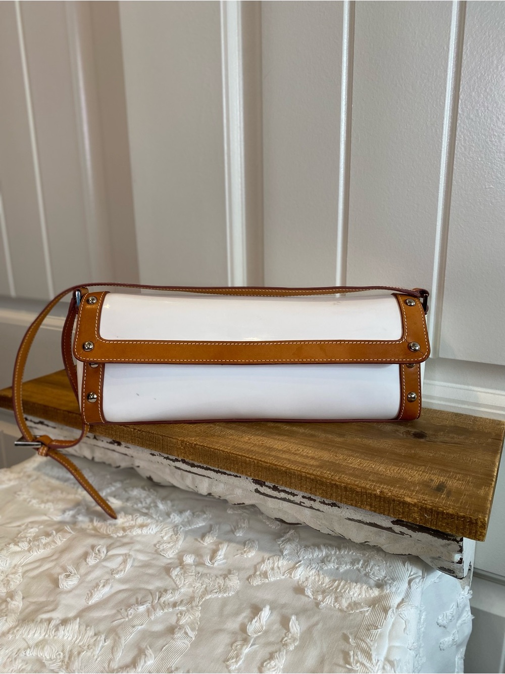 Vintage Maxx New York White and Tan Leather Clutch